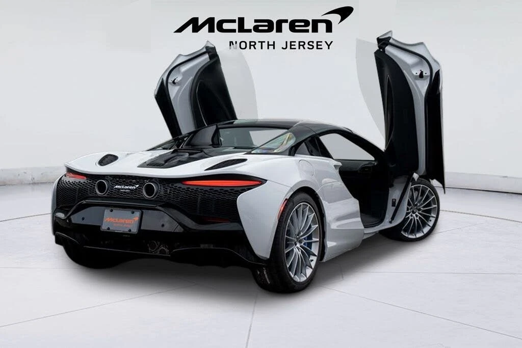 2026 McLaren Artura - Image 11 of 31
