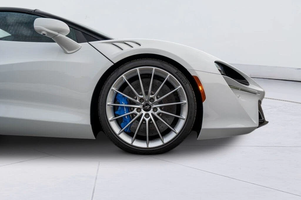 2026 McLaren Artura - Image 23 of 31