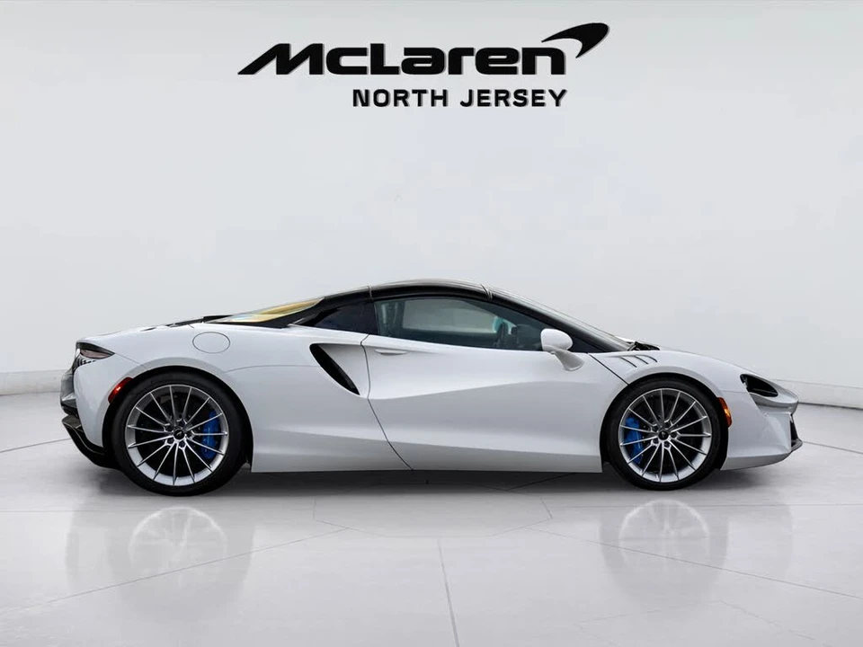 2026 McLaren Artura - Image 8 of 31