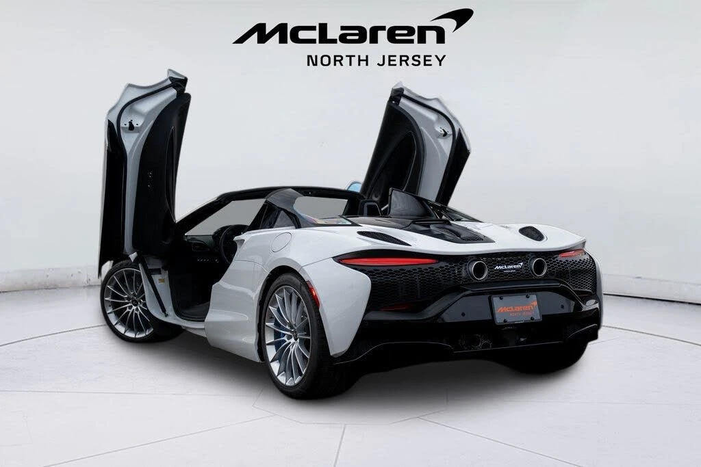 2026 McLaren Artura - Image 15 of 31