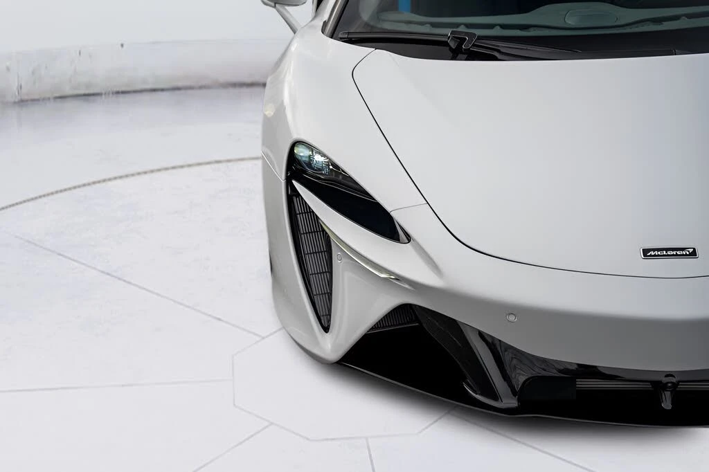 2026 McLaren Artura - Image 26 of 31