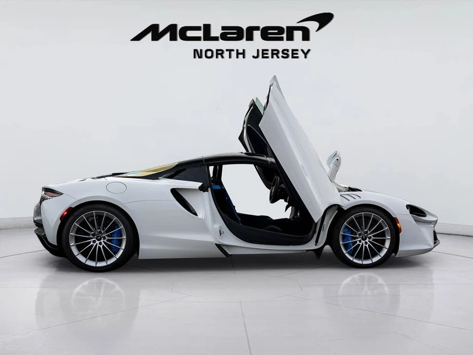 2026 McLaren Artura - Image 9 of 31