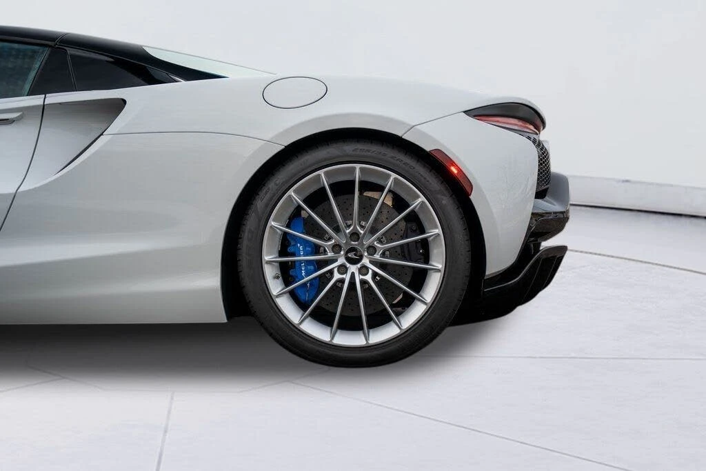 2026 McLaren Artura - Image 22 of 31