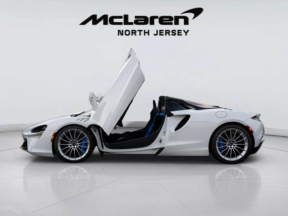 2026 McLaren Artura - Image 20 of 31
