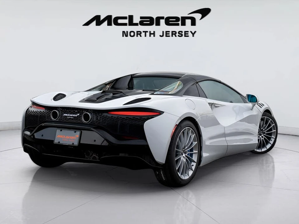 2026 McLaren Artura - Image 10 of 31