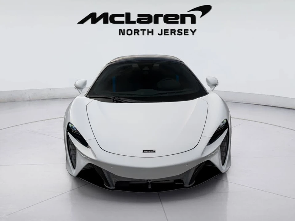 2026 McLaren Artura - Image 25 of 31
