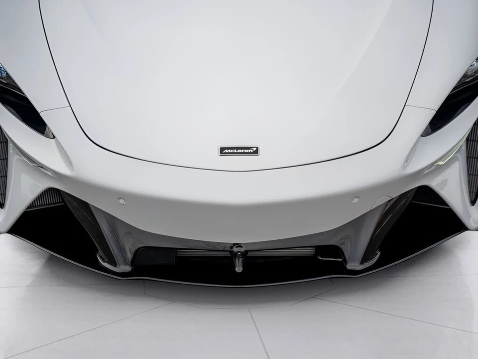 2026 McLaren Artura - Image 27 of 31