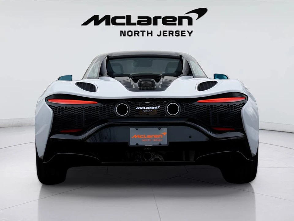 2026 McLaren Artura - Image 12 of 31