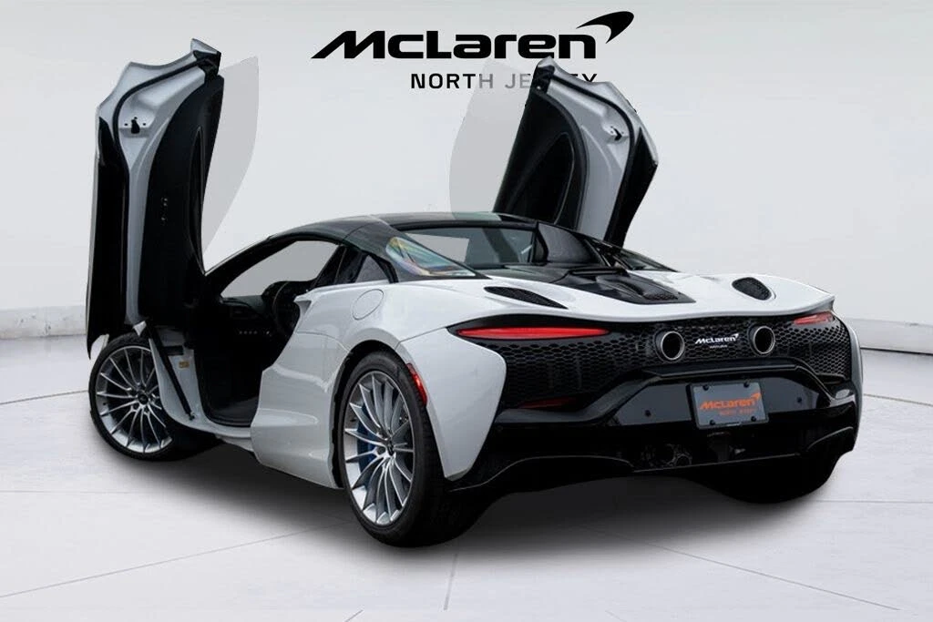 2026 McLaren Artura - Image 17 of 31