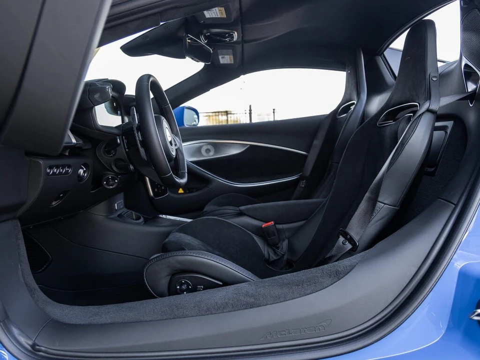 2026 McLaren Artura - Image 28 of 31