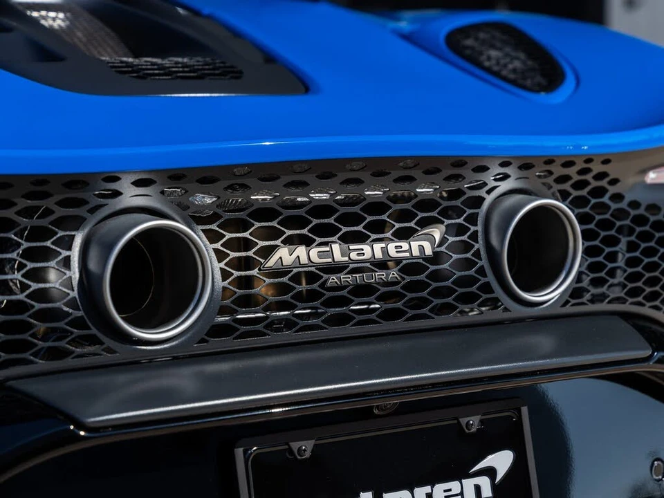 2026 McLaren Artura - Image 15 of 31