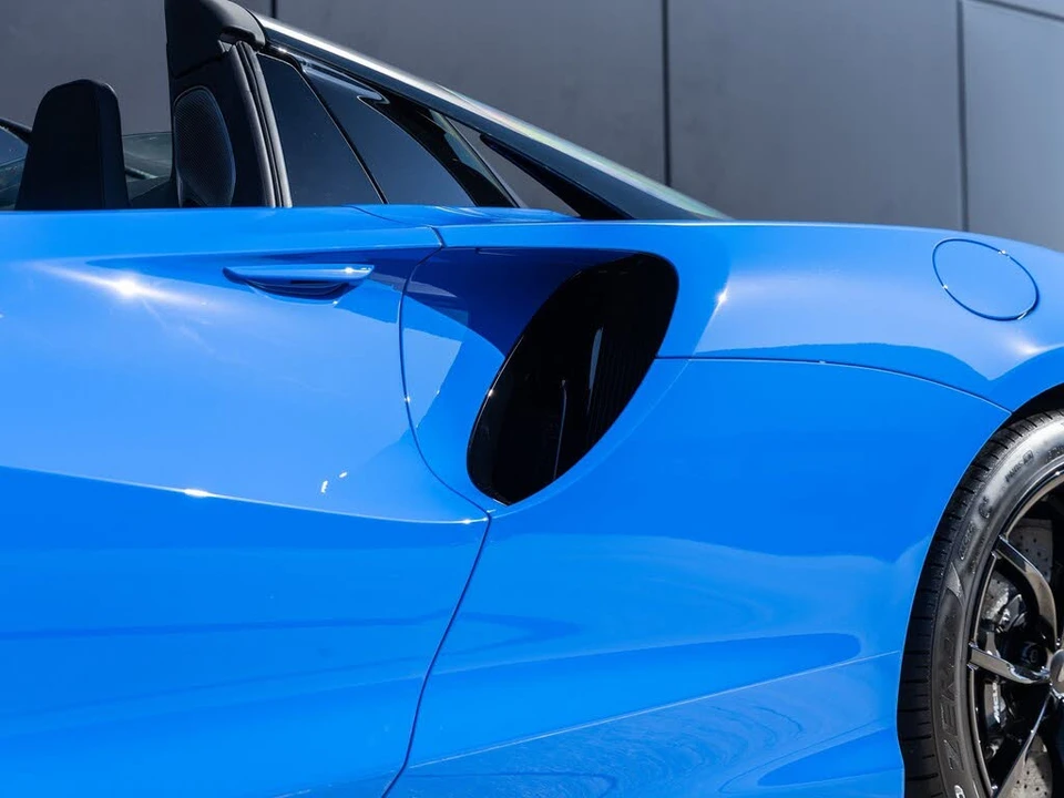 2026 McLaren Artura - Image 19 of 31