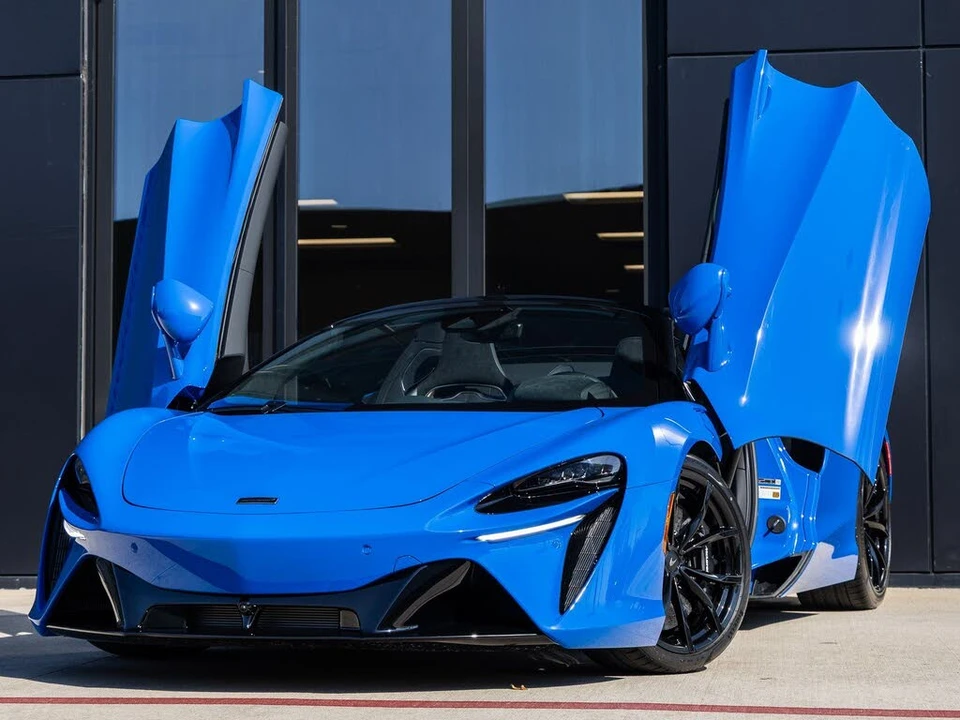 2026 McLaren Artura - Image 2 of 31