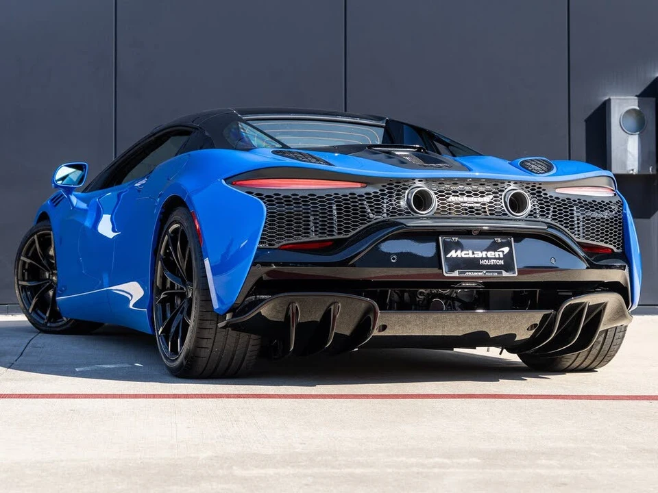 2026 McLaren Artura - Image 7 of 31