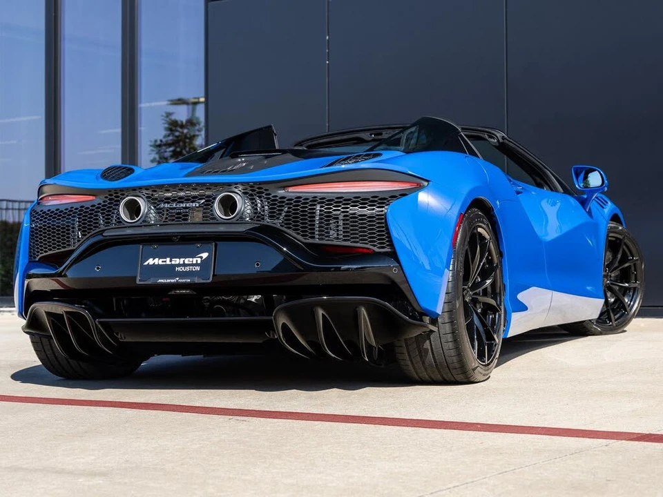 2026 McLaren Artura - Image 10 of 31