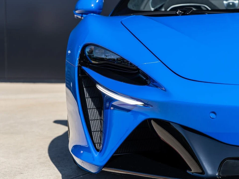 2026 McLaren Artura - Image 24 of 31