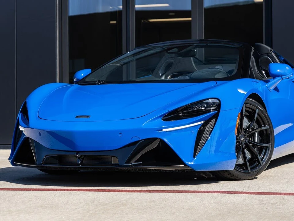 2026 McLaren Artura - Image 4 of 31