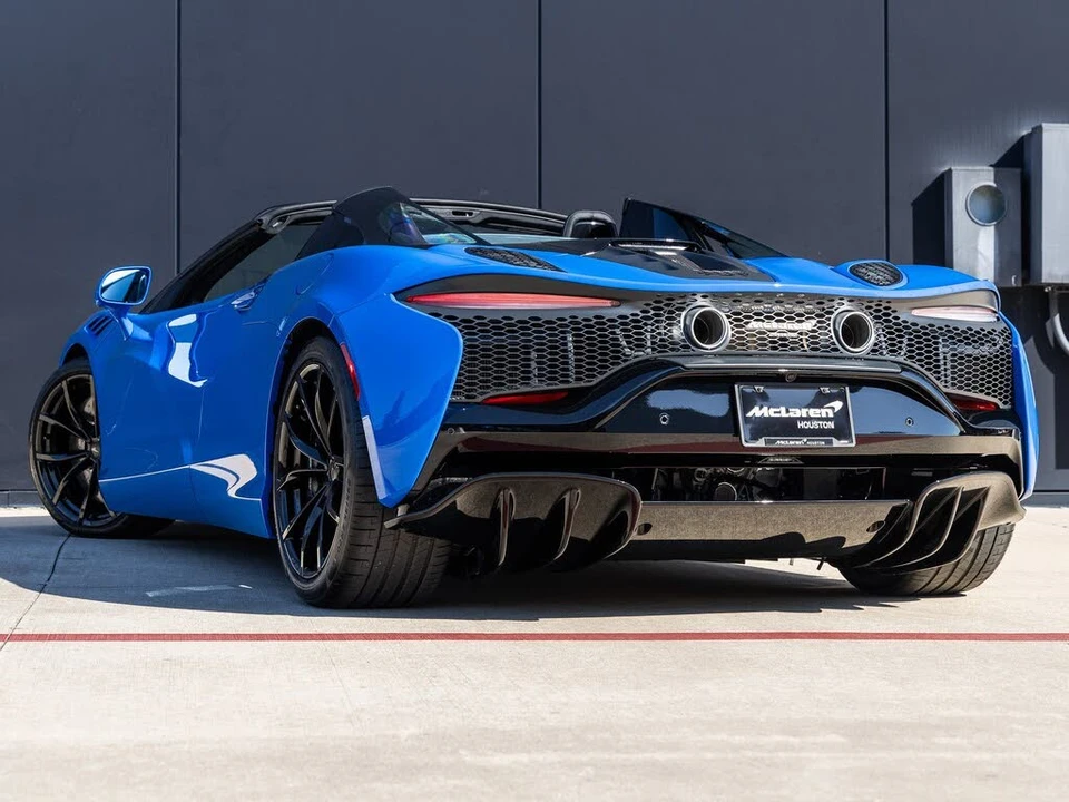 2026 McLaren Artura - Image 8 of 31