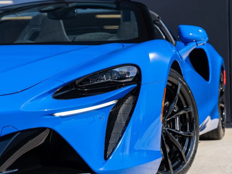 2026 McLaren Artura - Image 21 of 31