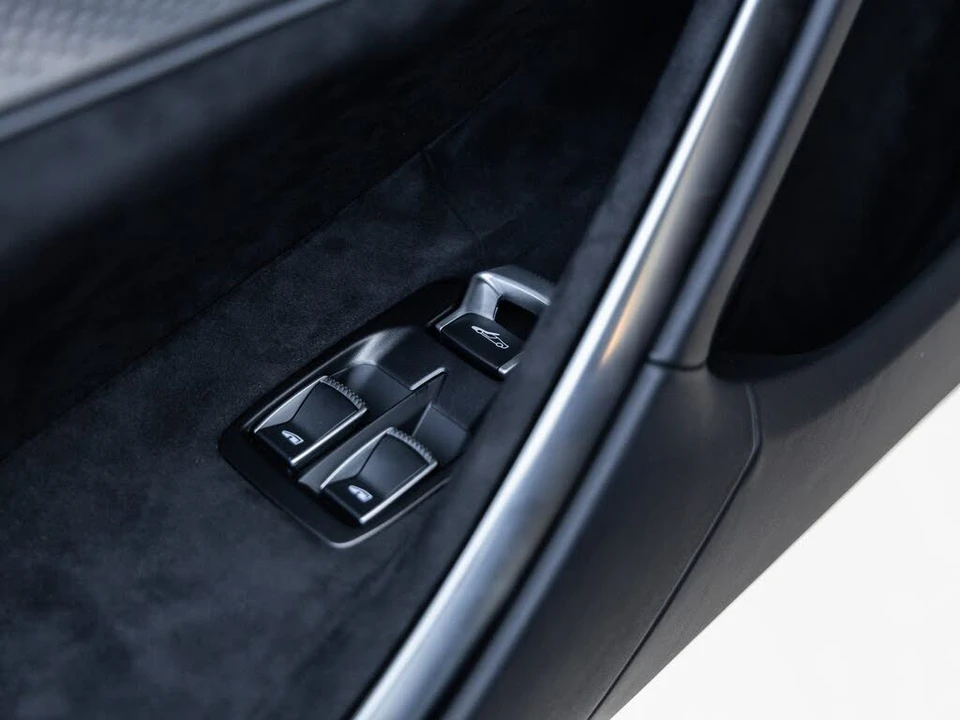 2026 McLaren Artura - Image 26 of 31