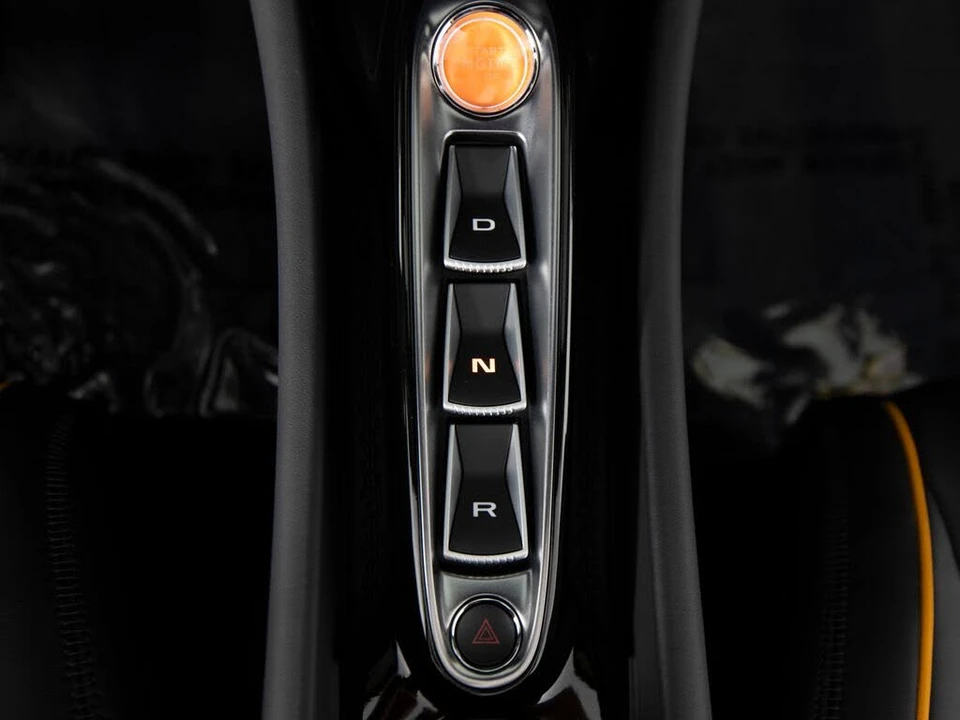 2026 McLaren Artura - Image 26 of 31