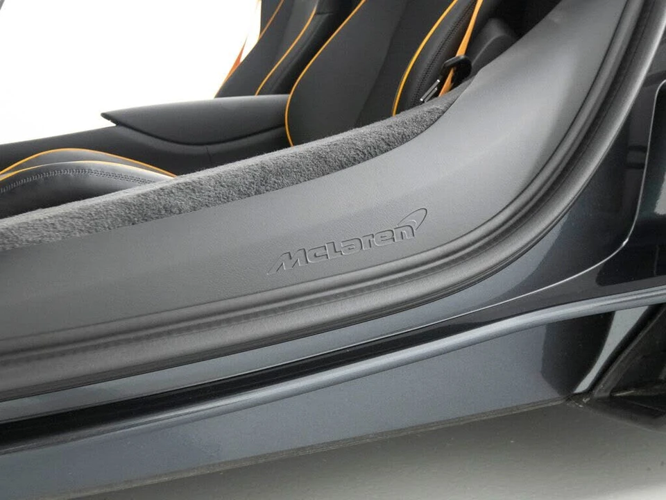 2026 McLaren Artura - Image 15 of 31
