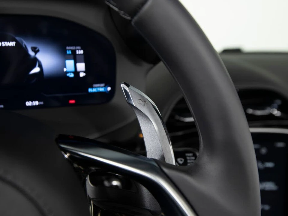 2026 McLaren Artura - Image 22 of 31