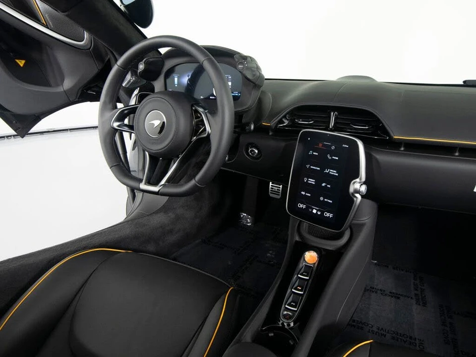 2026 McLaren Artura - Image 30 of 31