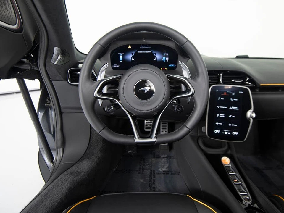 2026 McLaren Artura - Image 17 of 31
