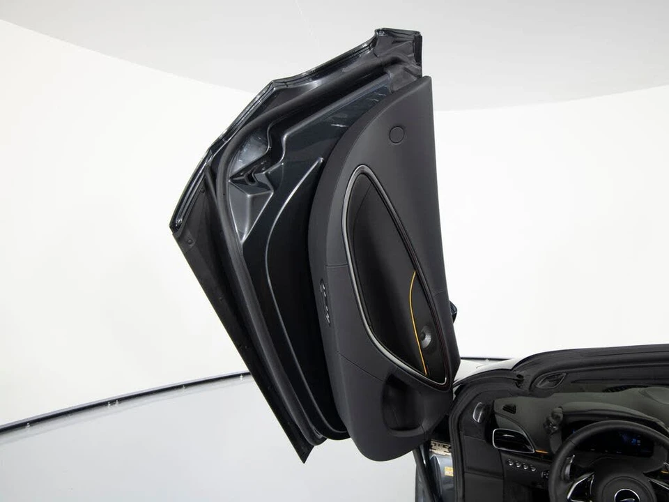 2026 McLaren Artura - Image 11 of 31