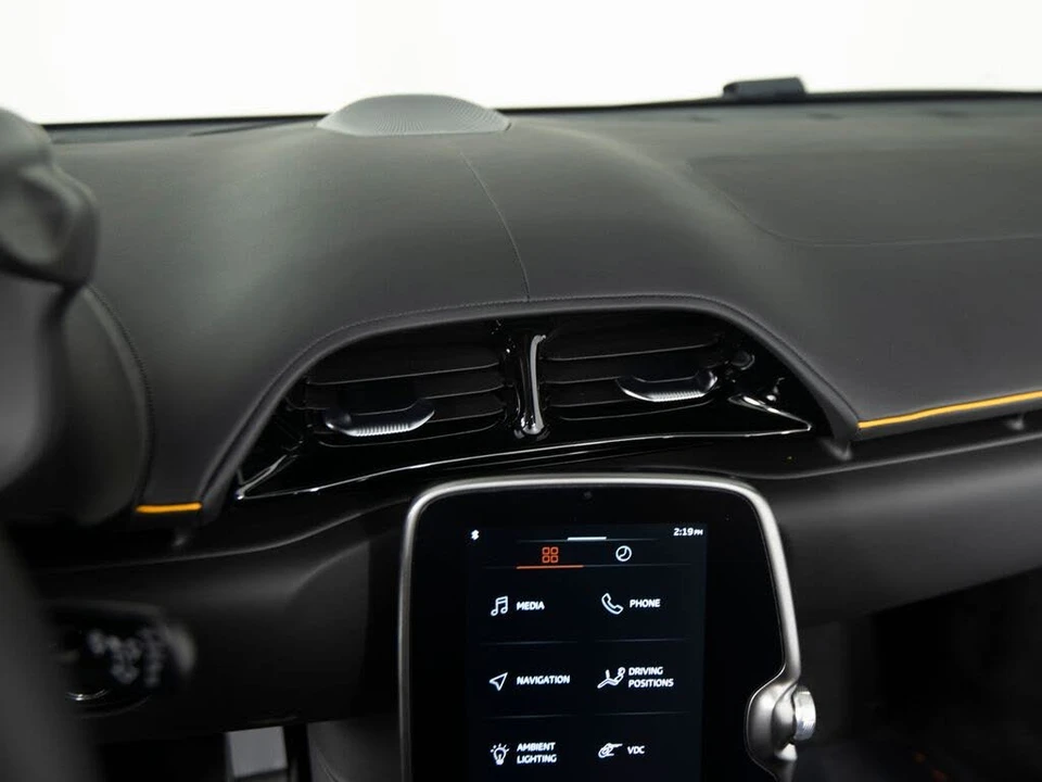 2026 McLaren Artura - Image 23 of 31