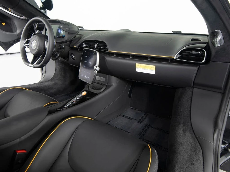 2026 McLaren Artura - Image 29 of 31