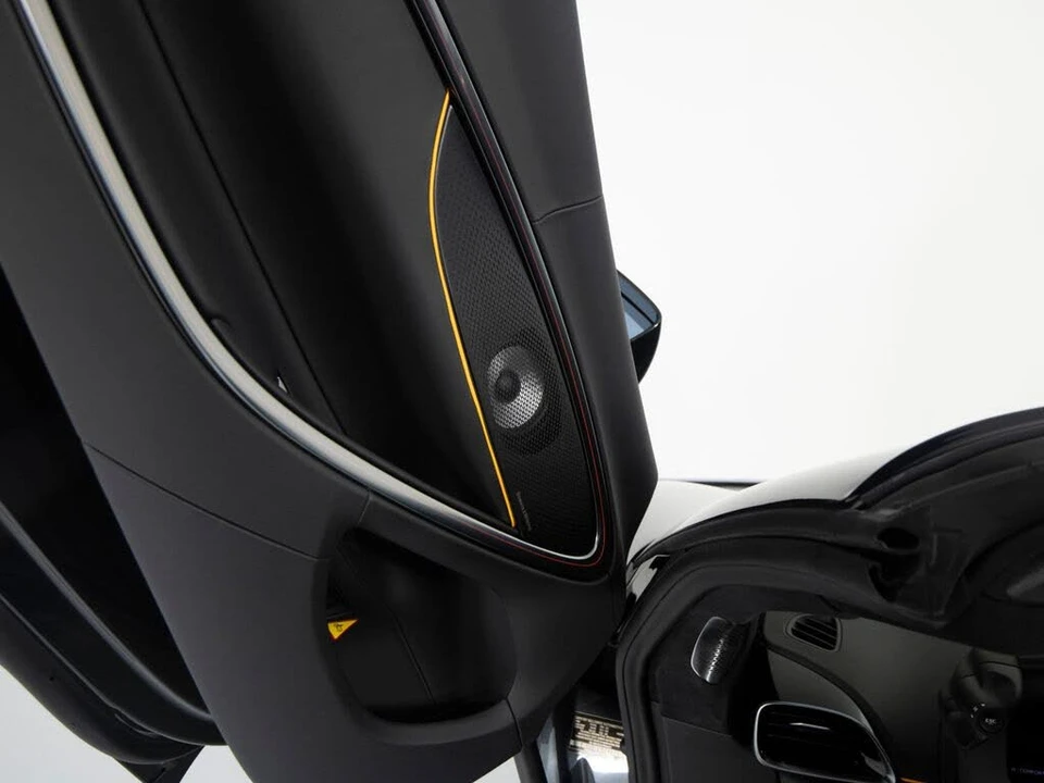 2026 McLaren Artura - Image 13 of 31