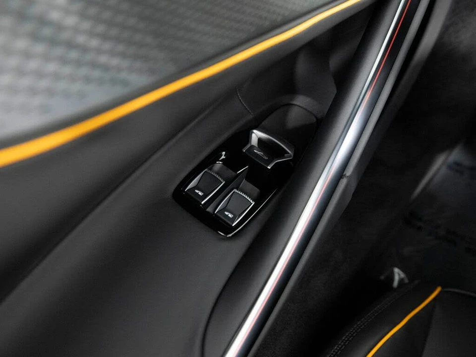 2026 McLaren Artura - Image 14 of 31