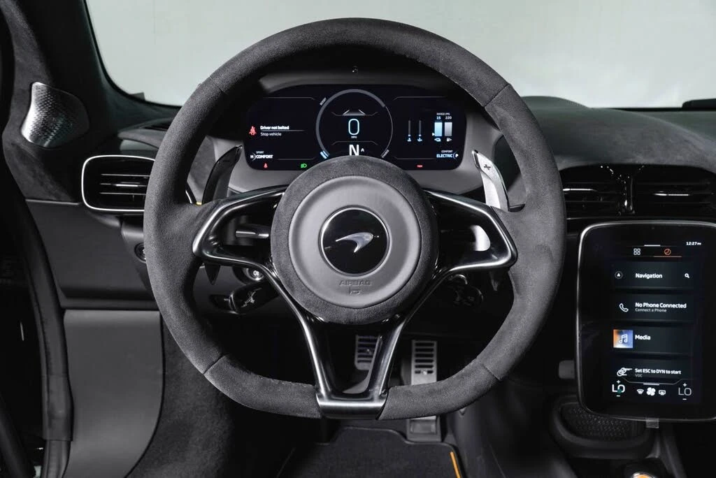 2026 McLaren Artura - Image 11 of 31