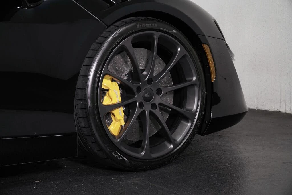 2026 McLaren Artura - Image 9 of 31