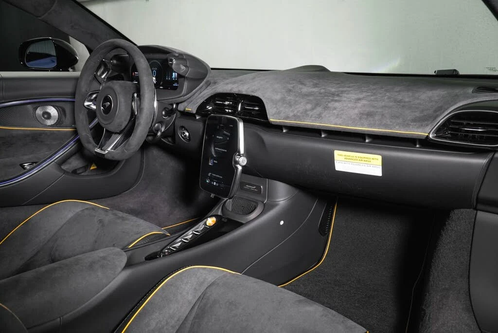 2026 McLaren Artura - Image 21 of 31