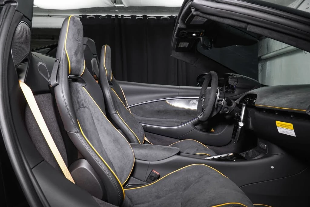 2026 McLaren Artura - Image 12 of 31