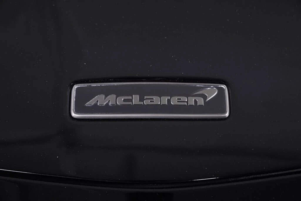 2026 McLaren Artura - Image 16 of 31