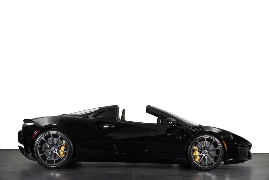 2026 McLaren Artura - Image 17 of 31