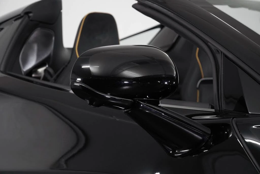 2026 McLaren Artura - Image 14 of 31