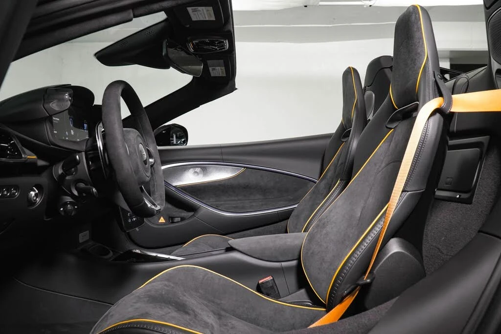 2026 McLaren Artura - Image 20 of 31