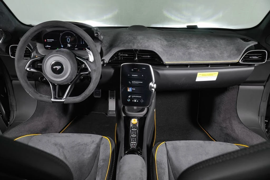 2026 McLaren Artura - Image 10 of 31