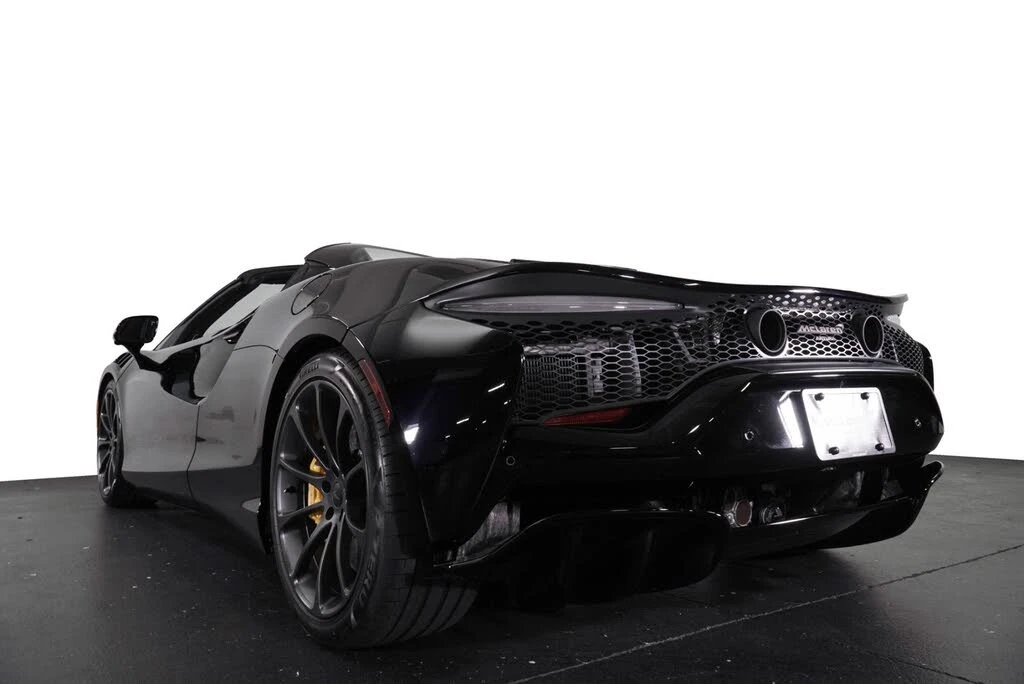 2026 McLaren Artura - Image 8 of 31