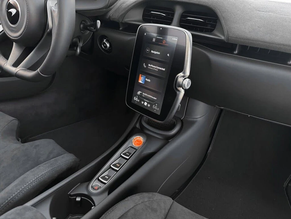 2026 McLaren Artura - Image 15 of 31