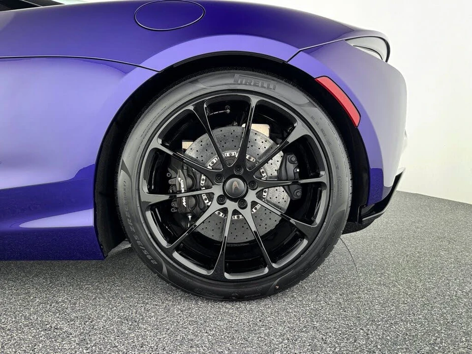 2026 McLaren Artura - Image 29 of 31