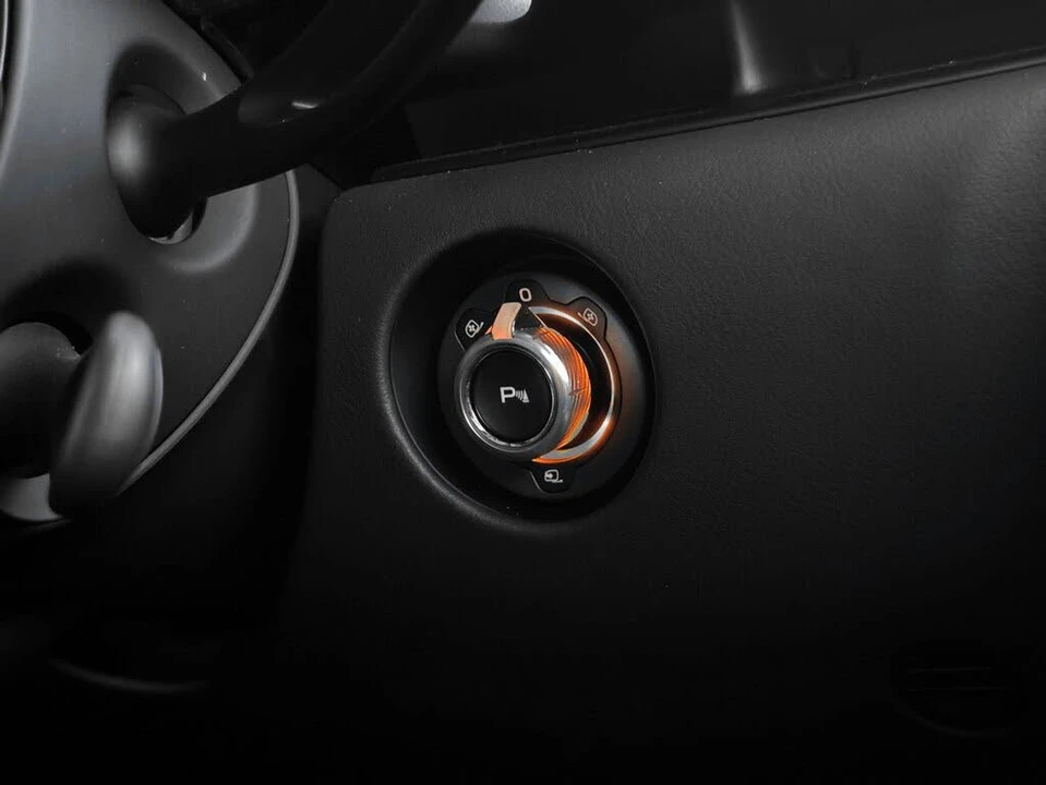 2026 McLaren Artura - Image 21 of 31