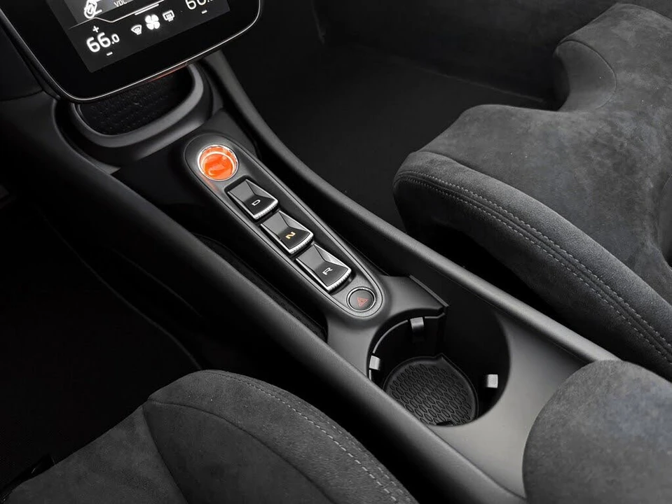 2026 McLaren Artura - Image 14 of 31