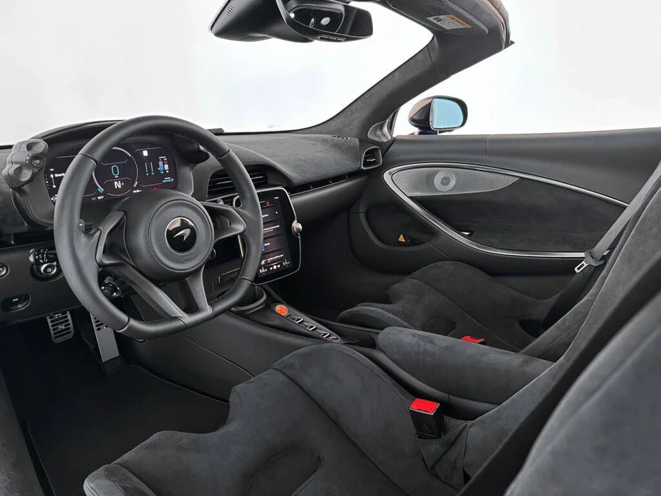 2026 McLaren Artura - Image 27 of 31