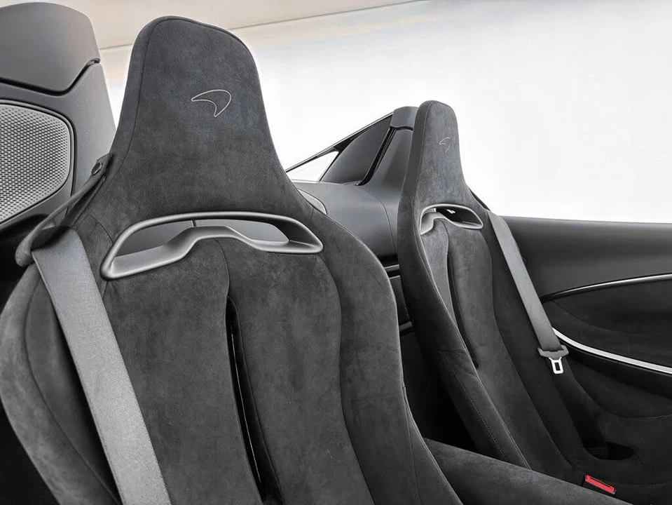 2026 McLaren Artura - Image 23 of 31